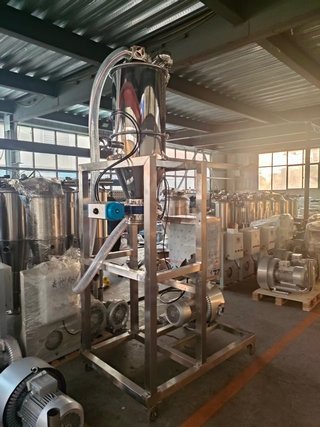 Filter Contamination Risk Close-up of a filter inside a vacuum conveyor, showing potential for particle buildup.