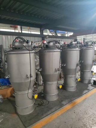 Enclosed Conveying System Diagram Diagram showing the sealed pathway of a vacuum conveying system.